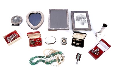 Lot 500 - A selection of contemporary silver and silver plated wares and other collectibles