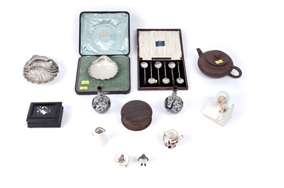 Lot 512 - A selection of late 19th Century and later silverware; and other collectibles