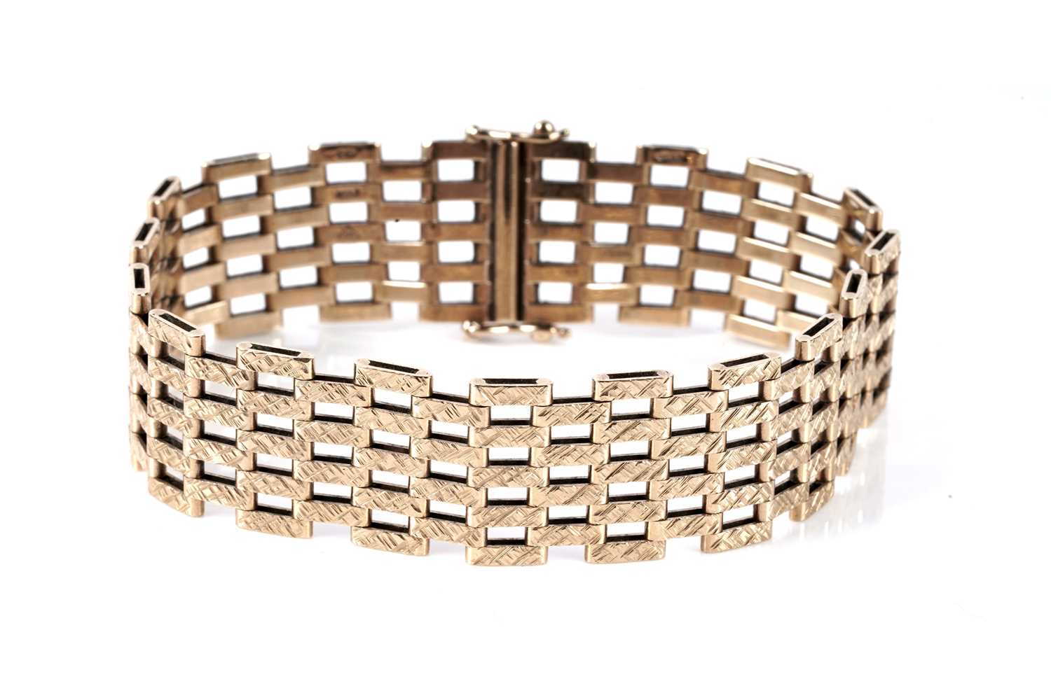 Lot 174 - A 9ct yellow gold gatelink bracelet