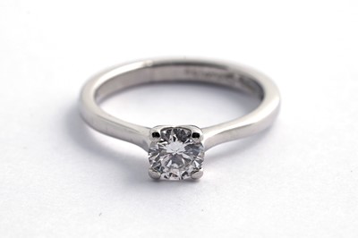 Lot 42 - A solitaire diamond ring