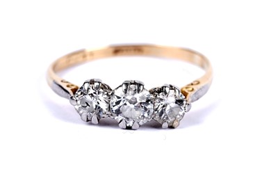 Lot 21 - A diamond three stone ring