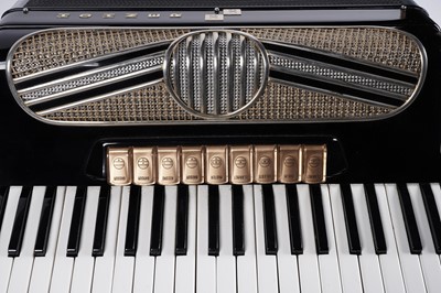 Lot 11 - A Hohner Verdi VN 120 bass accordion