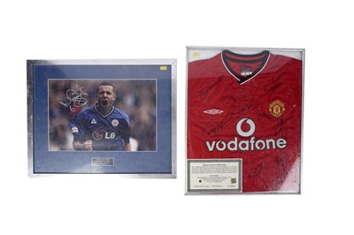 Lot 460 - ﻿﻿A signed Manchester United shirt; and a signed photograph of Muzzy Izzet