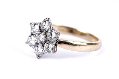 Lot 8 - A diamond flower cluster ring