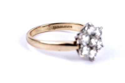 Lot 8 - A diamond flower cluster ring