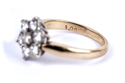 Lot 8 - A diamond flower cluster ring