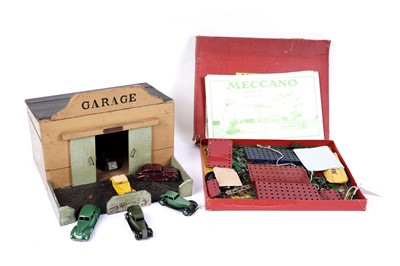 Lot 96 - ﻿﻿A selection of Dinky Toys diecast model cars; and other items