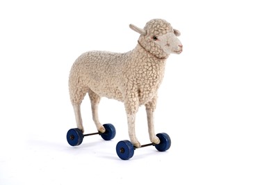 Lot 194 - An early Steiff lamb pull toy