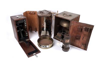 Lot 410 - A selection of scientific instruments