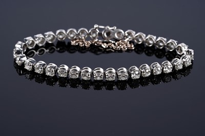 Lot 565 - A diamond tennis bracelet