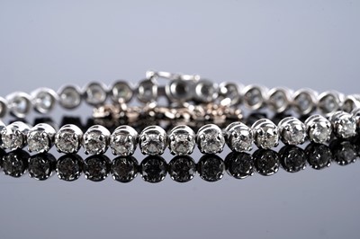 Lot 565 - A diamond tennis bracelet