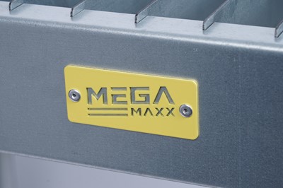 Lot 481 - A SUSEMSE Cut-50 plasma cutter; and a Mega Maxx plasma cutting table