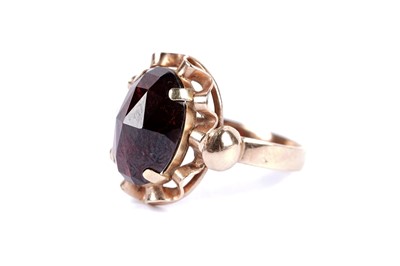 Lot 16 - A garnet single stone dress ring