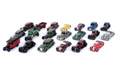 Lot 83 - A collection of unboxed Dinky Toys vehicles