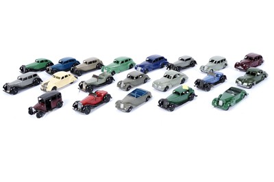 Lot 84 - A collection of unboxed Dinky Toys vehicles