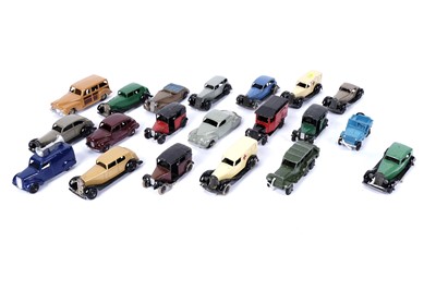 Lot 85 - A collection of unboxed Dinky Toys vehicles