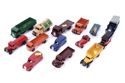 Lot 89 - A collection of unboxed Dinky Toys vehicles