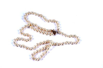 Lot 73 - A single-strand cultured pearl necklace by JKa Kohle