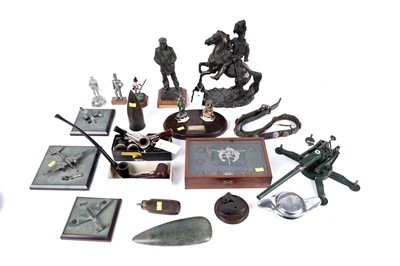 Lot 422 - A selection of military interest and other collectables