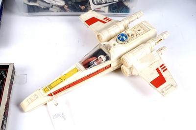 Lot 141 - A collection of Star Wars toys
