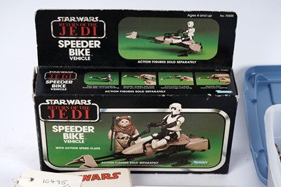 Lot 141 - A collection of Star Wars toys