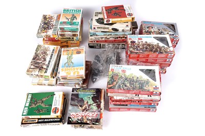 Lot 198 - A selection of military interest model kits