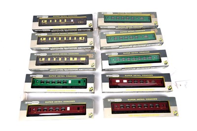 Lot 19 - A collection of Wrenn 00/HO gauge boxed coach sets