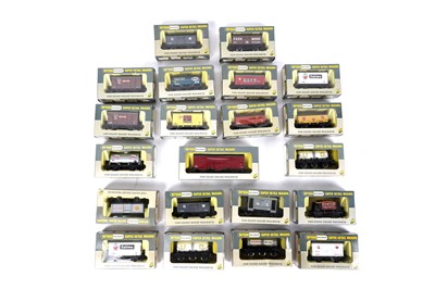 Lot 21 - A collection of Wrenn 00/HO gauge boxed wagons