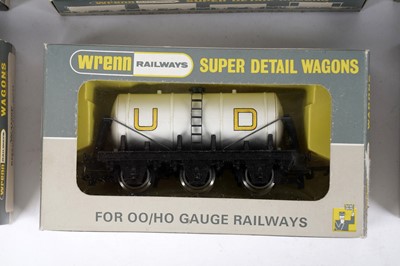 Lot 21 - A collection of Wrenn 00/HO gauge boxed wagons