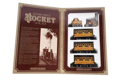 Lot 22 - A Hornby Stephenson’s Rocket 00-gauge set