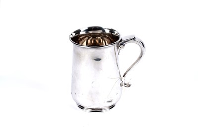 Lot 264 - A George V silver tankard by Martin Hall & Co