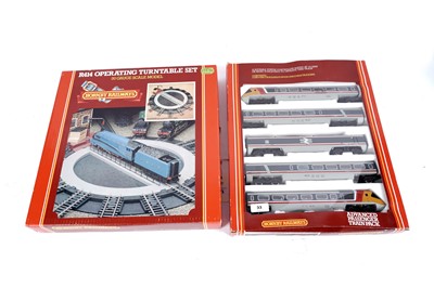 Lot 33 - A Hornby Advanced Passenger Train pack; and an operating turntable set