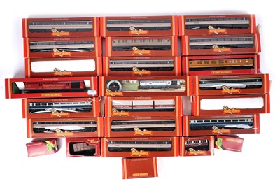 Lot 36 - A collection of Hornby 00-gauge boxed carriages