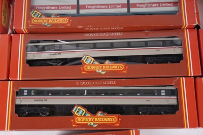 Lot 36 - A collection of Hornby 00-gauge boxed carriages