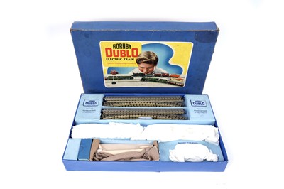 Lot 54 - A Hornby Dublo EDP12 Passenger Train ‘Duchess of Montrose’ set