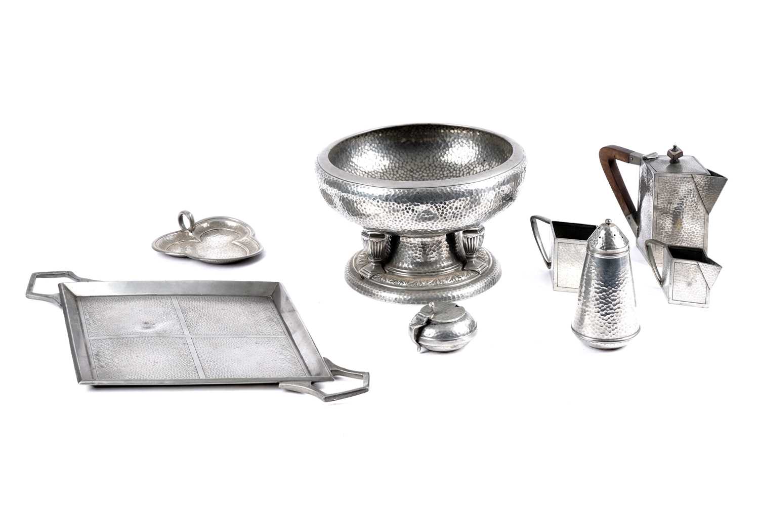 Lot 430 - A collection of pewter wares