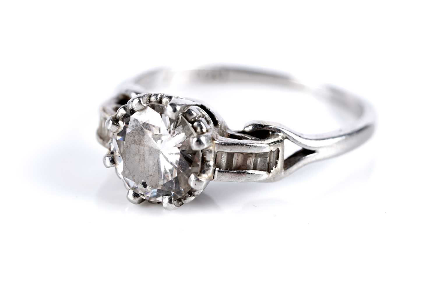 Lot 627 - A single stone solitaire diamond ring