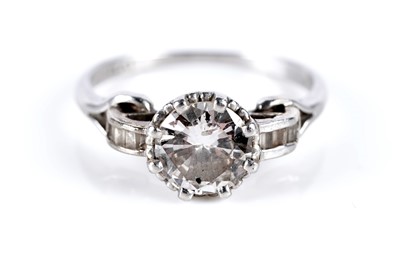 Lot 627 - A single stone solitaire diamond ring