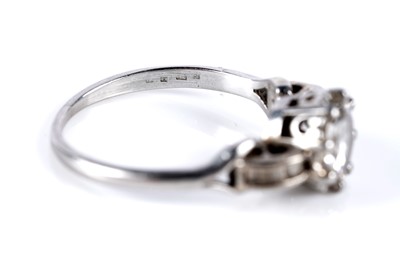 Lot 627 - A single stone solitaire diamond ring