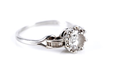 Lot 627 - A single stone solitaire diamond ring