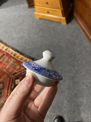 Lot 385 - A collection of The Spode Blue Room collection ceramics
