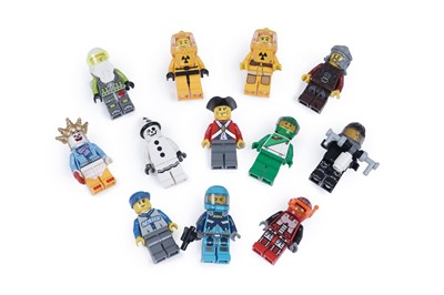 Lot 163 - A selection of LEGO Minifigures