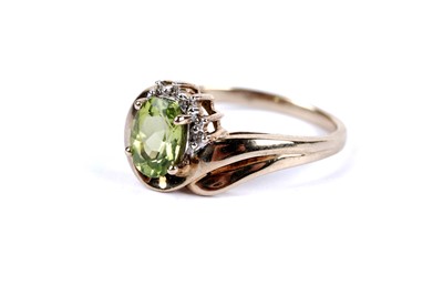 Lot 151 - A peridot and diamond cluster ring