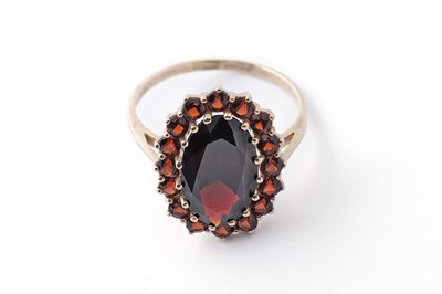 Lot 158 - A garnet cluster dress ring