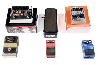 Lot 350 - A quantity of guitar pedals