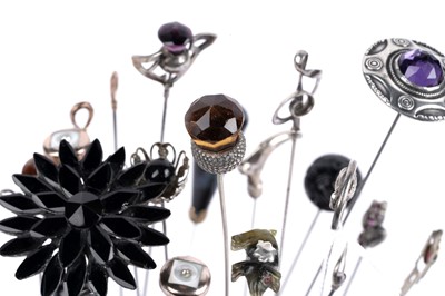 Lot 173 - A selection of antique hat pins