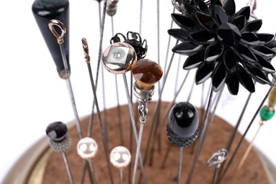 Lot 173 - A selection of antique hat pins