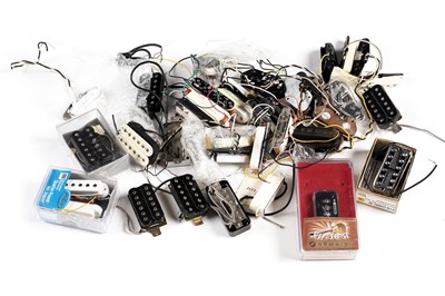 Lot 310 - A quantity of loose pickups