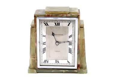 Lot 172 - ﻿An Art Deco onyx mantle clock