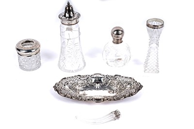 Lot 231 - A selection of late Victorian and later silver ware